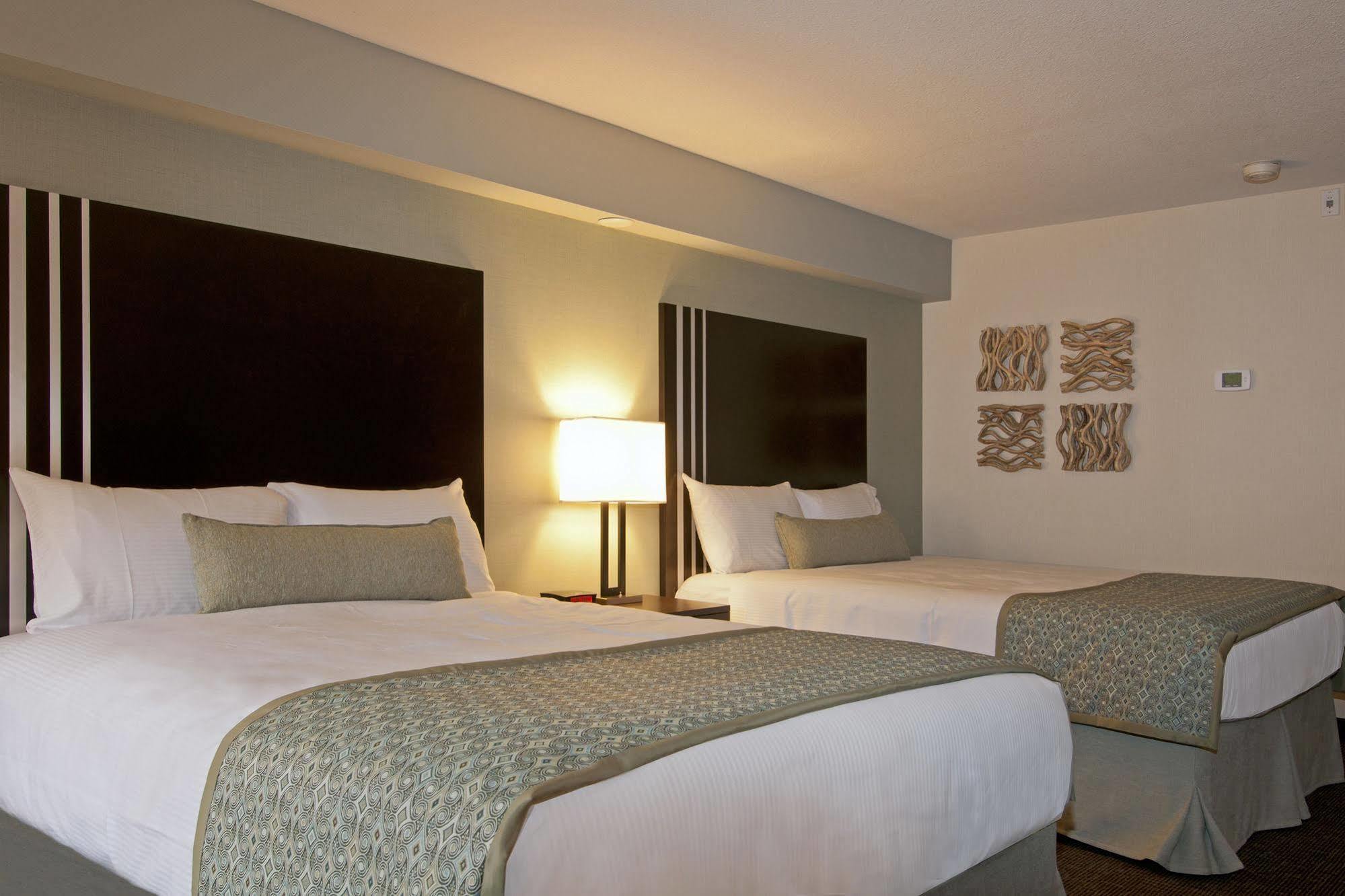 Coast Kamloops Hotel & Conference Centre Room photo